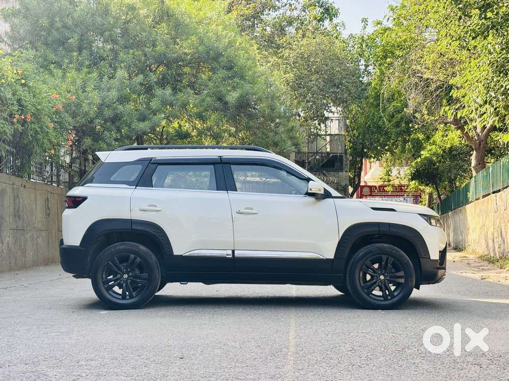 Maruti Suzuki Brezza 1.5 Lxi Smart Hybrid, 2024, Petrol