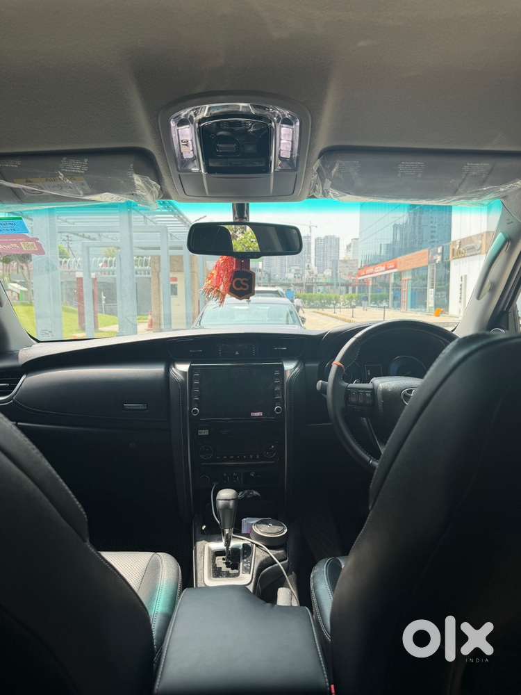 Toyota Fortuner Petrol 2025 Suv