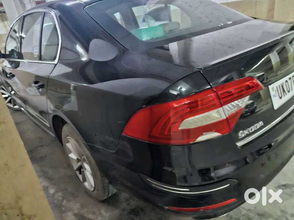 Skoda Superb 2015 Petrol 83550 Km Driven