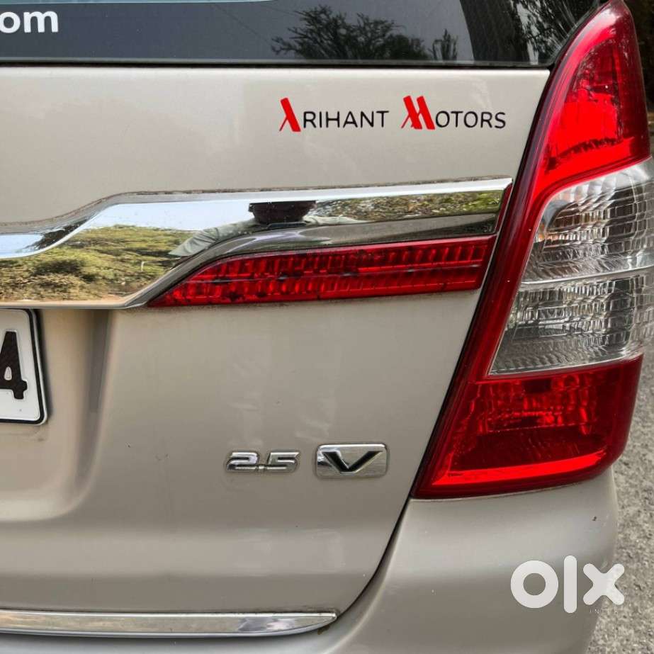 Toyota Innova 2.5 Vx 8 Str Bs-iii, 2015, Diesel