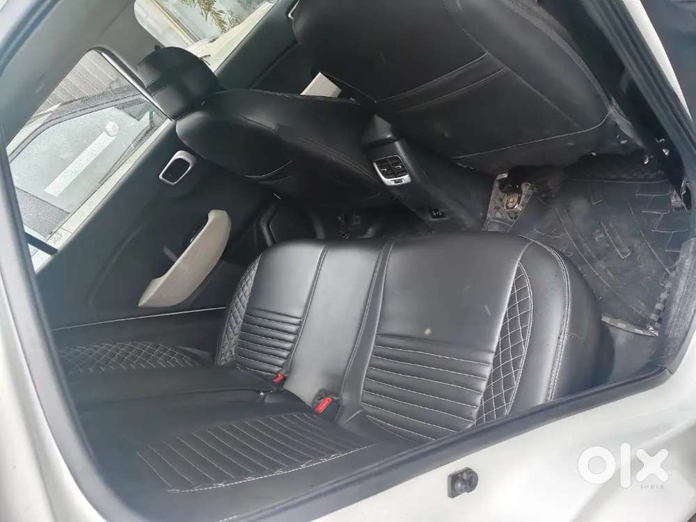 Hyundai Venue 1st Owner 2022 New Shape White Colour