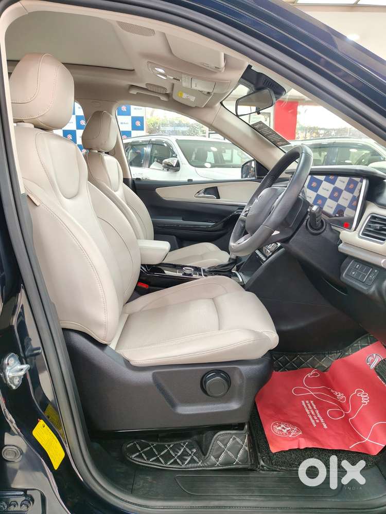 Mahindra Xuv700 2.0 Ax 7 Petrol At Luxury Pack Str, 2022, Petrol