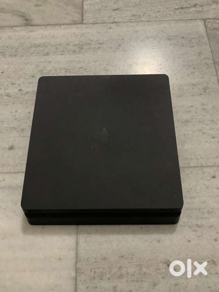 Ps4 Slim 1 Tb with brand new ps4 controller also with 1 AAA game