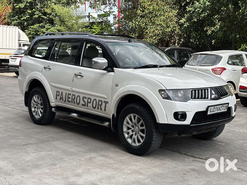 Mitsubishi Pajero Sport 4x4 Dual Tone, 2013, Diesel