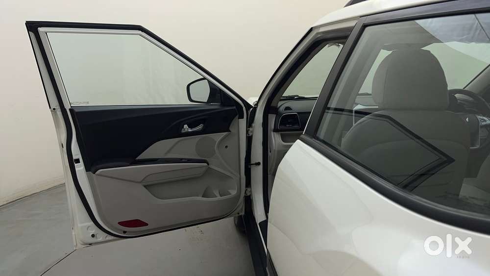Mahindra Xuv300 W8 (o) 1.5 Diesel Amt, 2022, Diesel