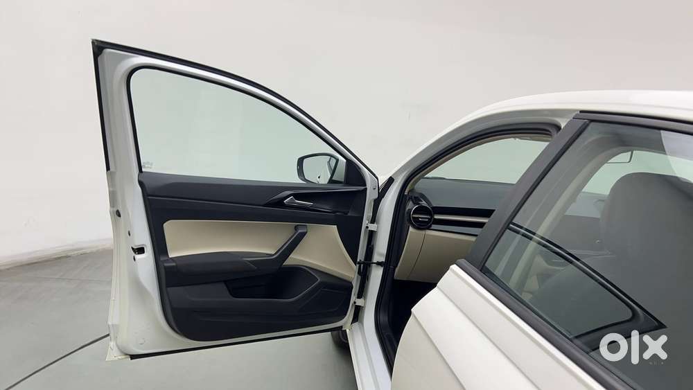 Skoda Slavia Ambition 1.0l Tsi At, 2022, Petrol