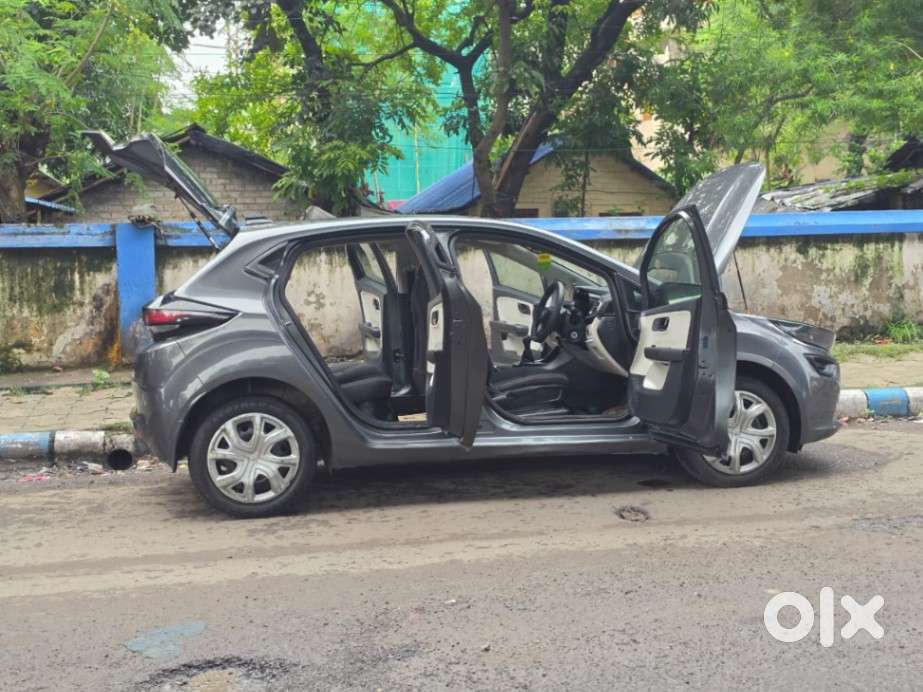 Tata Altroz Xma Plus (s), 2023, Petrol