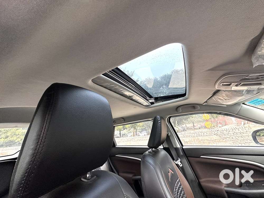 Maruti Suzuki Vitara Brezza 1.5 Zxi At, 2024, Petrol