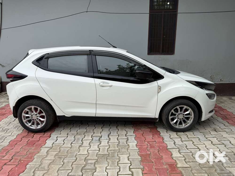Tata Altoz Petrol 2020