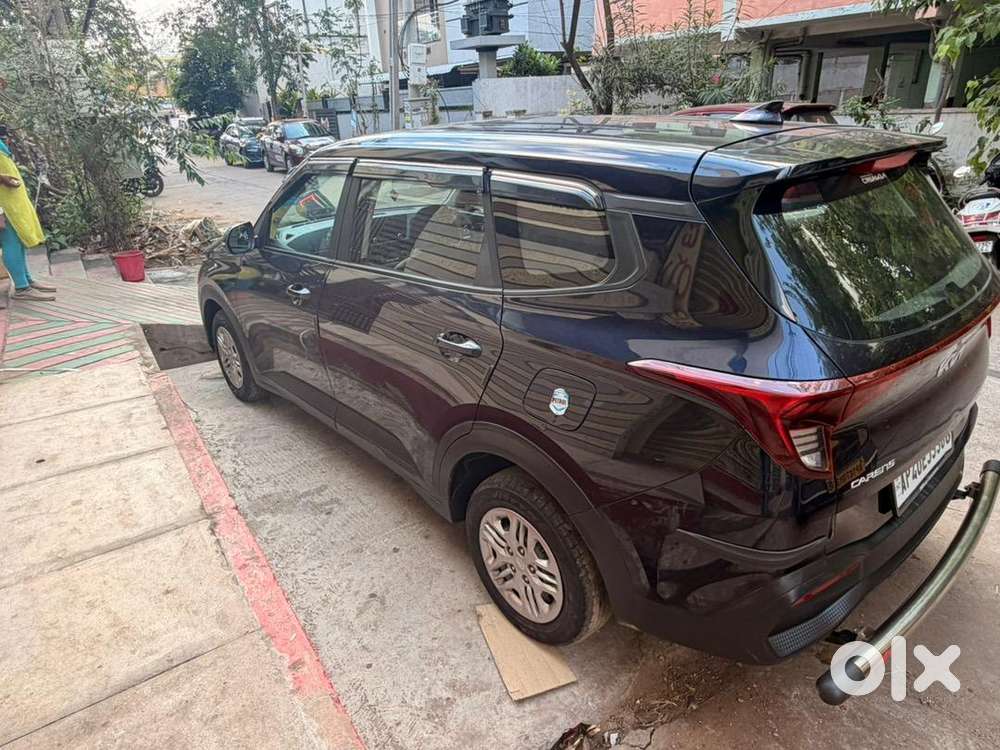 Kia Carens 2024 Petrol Well Maintained