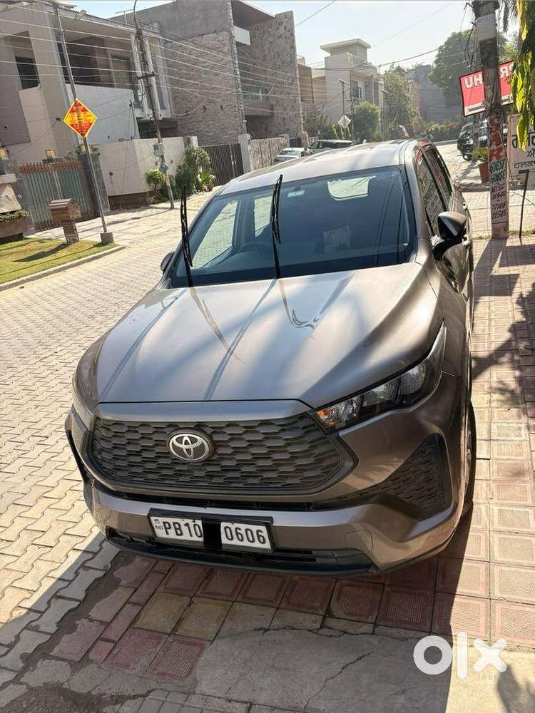 Toyota Innova Hycross 2024