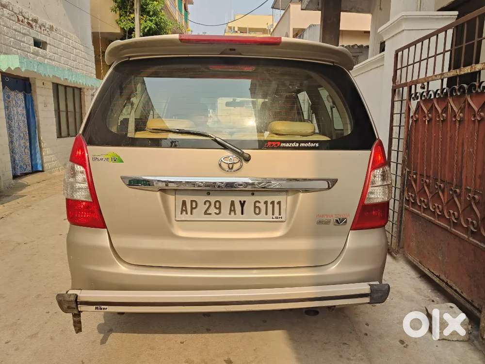 Toyota Innova 2.5v 7 Seater Gold Colour Complete Showroom Track