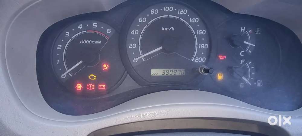 Toyota Innova V 8 Sitter