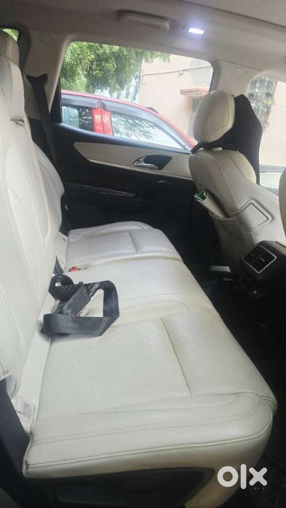 Mahindra Xuv700 Ax7l 6 Str At, 2023, Petrol