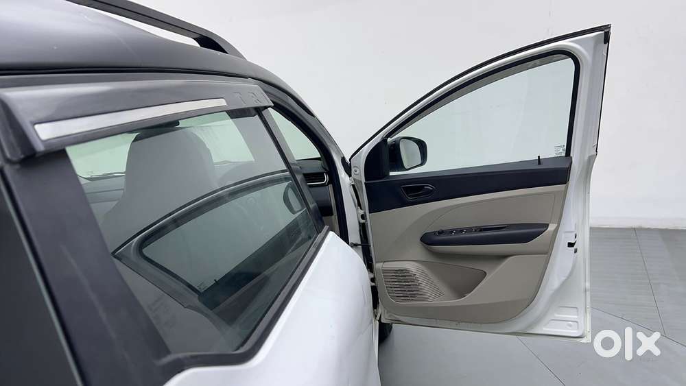 Renault Triber Rxt, 2022, Petrol
