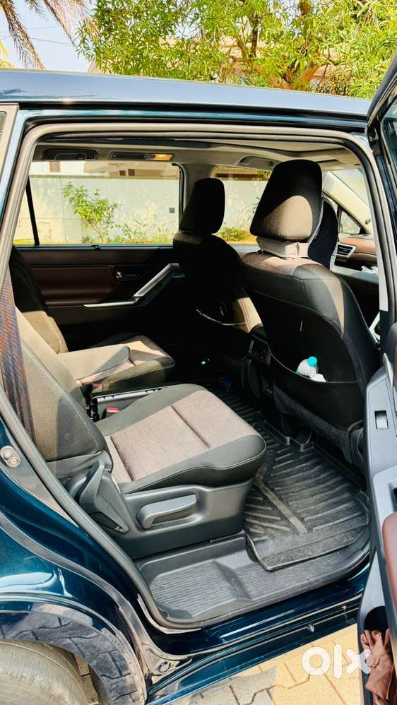 Toyota Innova Hycross