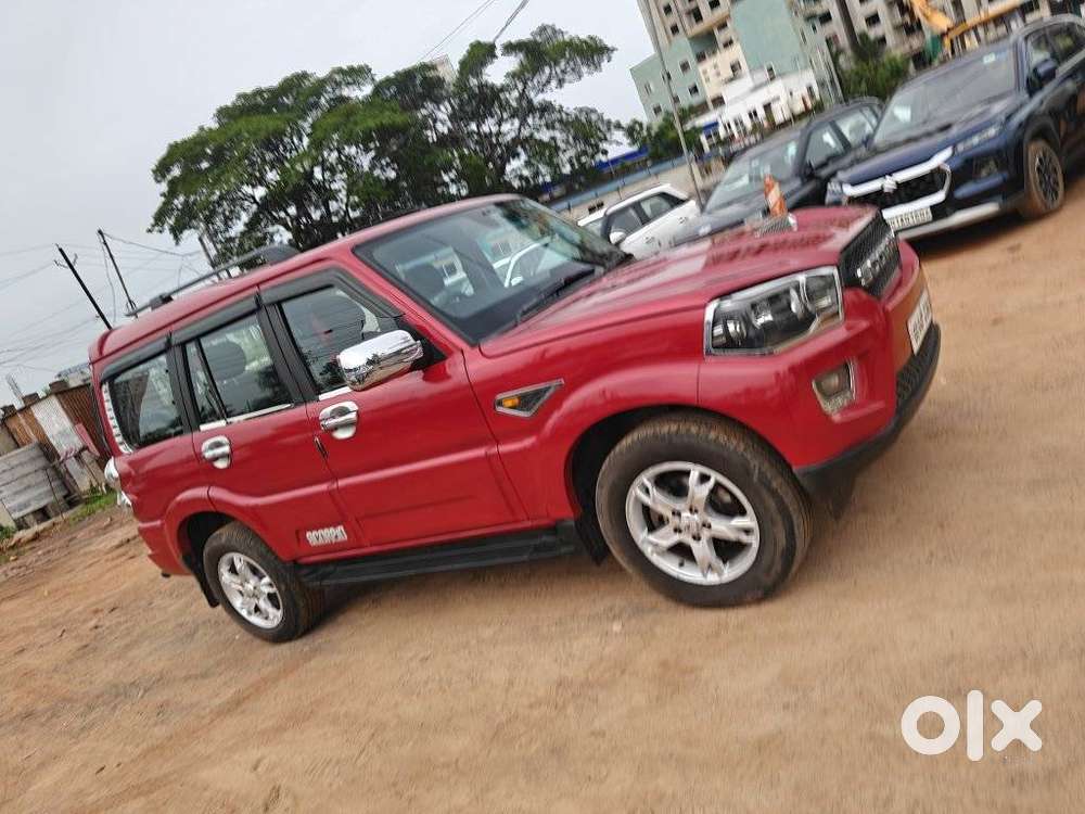 Mahindra Scorpio S10 7 Seater, 2017, Petrol
