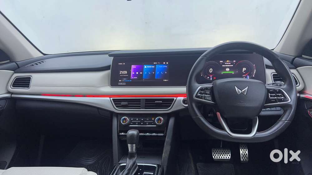 Mahindra Xuv700 2.0 Ax 7 Petrol At Luxury Pack Str, 2021, Petrol