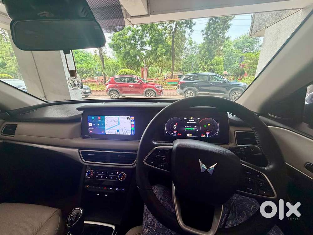 Mahindra Xuv700 2.2 Ax 7 Diesel Mt Luxury Pack Str, 2024, Diesel