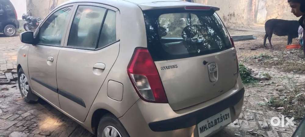 I 10 Car Golden Color