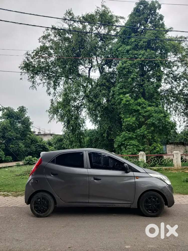 Well Maintained Car Ek Haath Mein Chali Hai