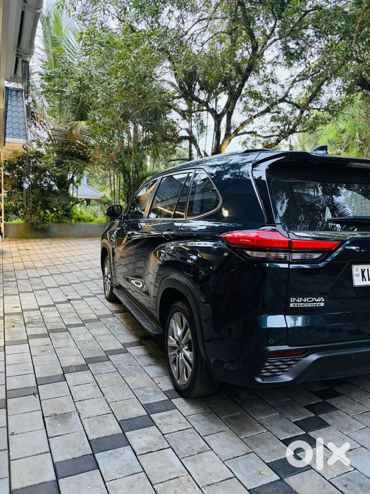 Toyota Innova Hycross 2.0 Zx (o) Hybrid 7 Str, 2023, Electric