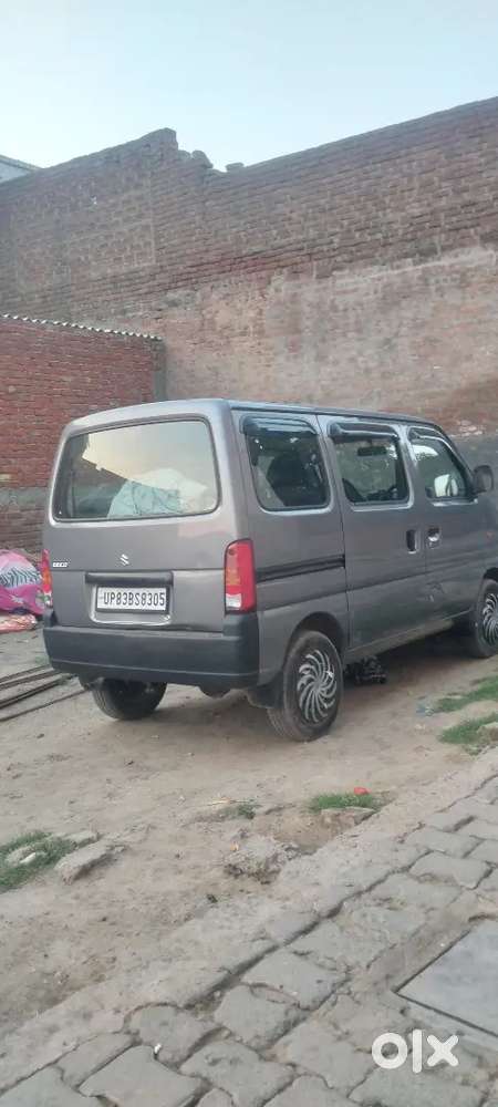 New Gadi Hai One Hend Chalane Vala Koi Nahi Hai