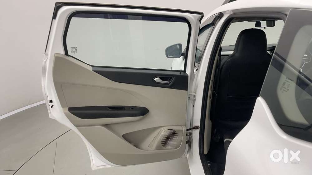 Renault Triber Rxz, 2022, Petrol