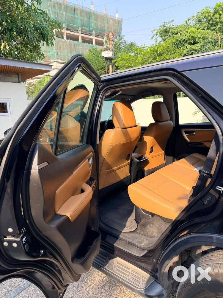 2022 Toyota Fortuner 4*4 At (black Crystalline Shine)