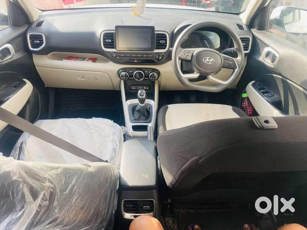 Hyundai Venue 2024 Diesel Well Maintained