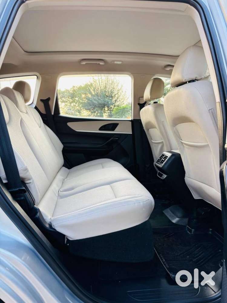 Mahindra Xuv700 2.2 Ax 5 Diesel At 7 Str, 2022, Diesel