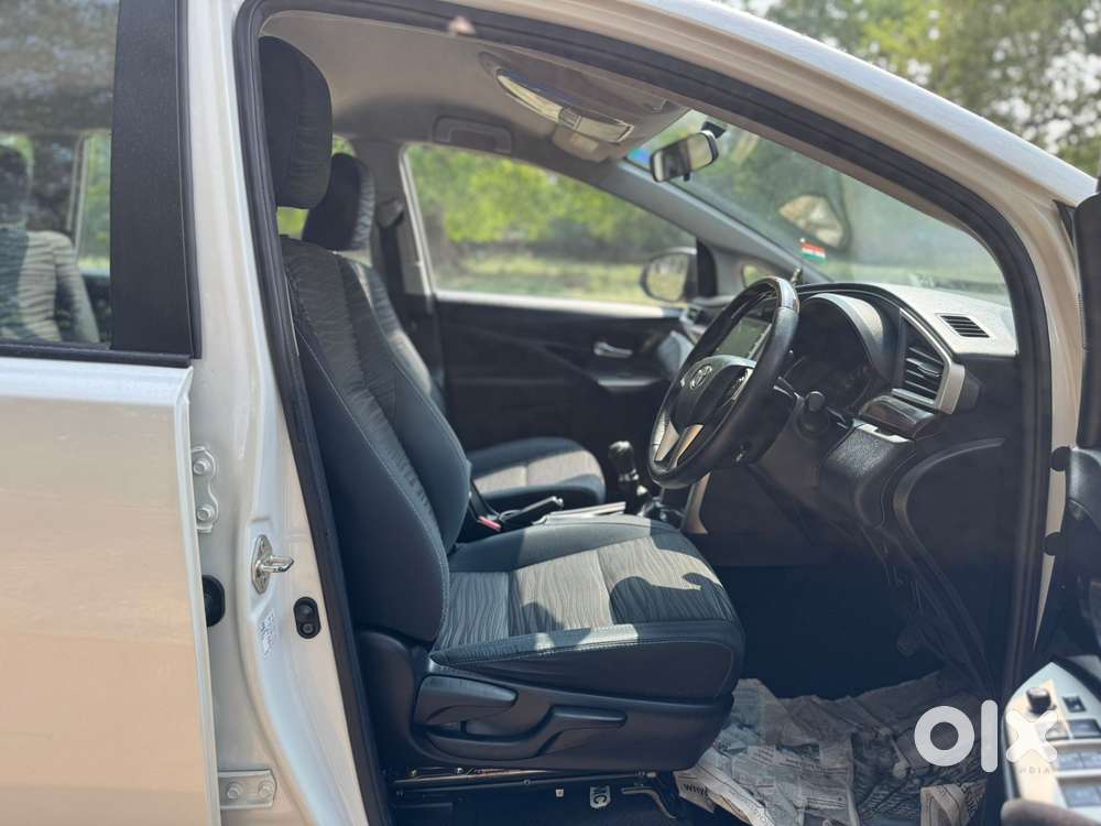 Toyota Innova Crysta 2.7 V, 2022, Petrol