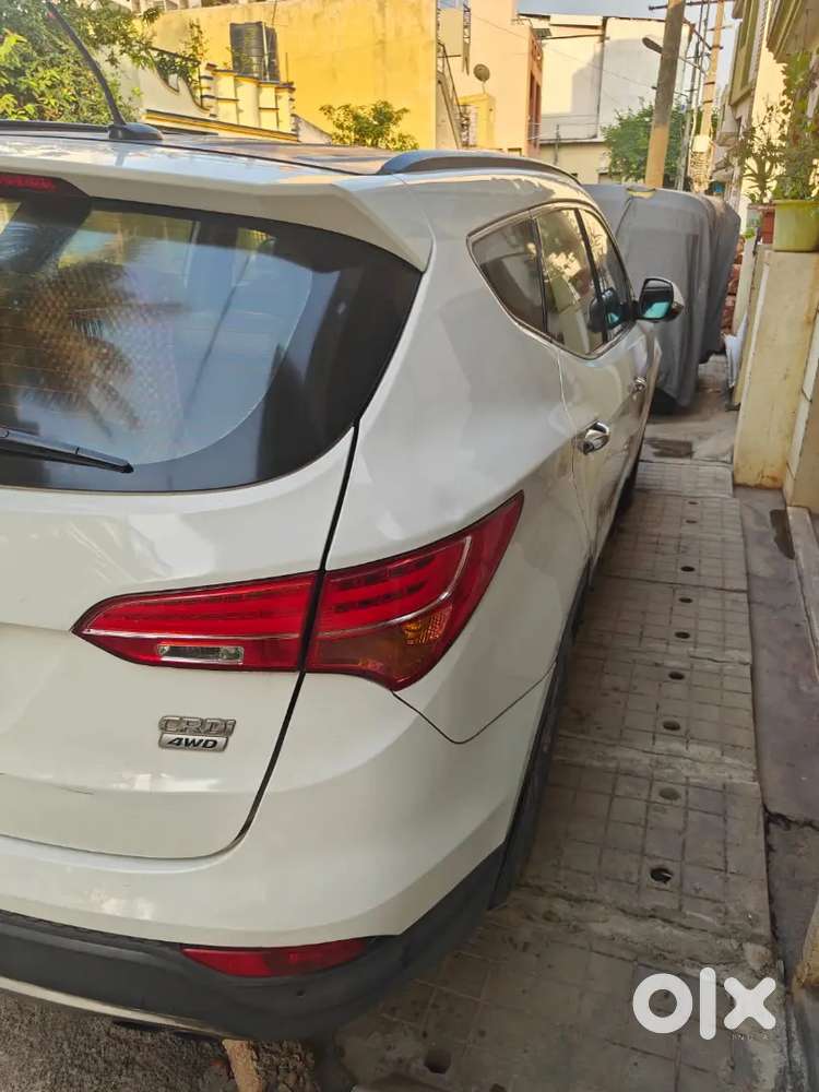 Hyundai Santa Fe 2016 Diesel 261000 Km Driven