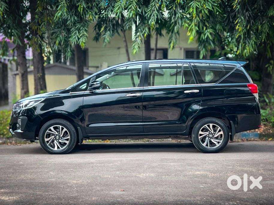 Toyota Innova Crysta 2.4 V 8 Str, 2022, Diesel