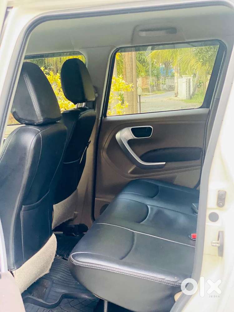 Mahindra Tuv 300 T8 Amt (automatic), 2016, Diesel