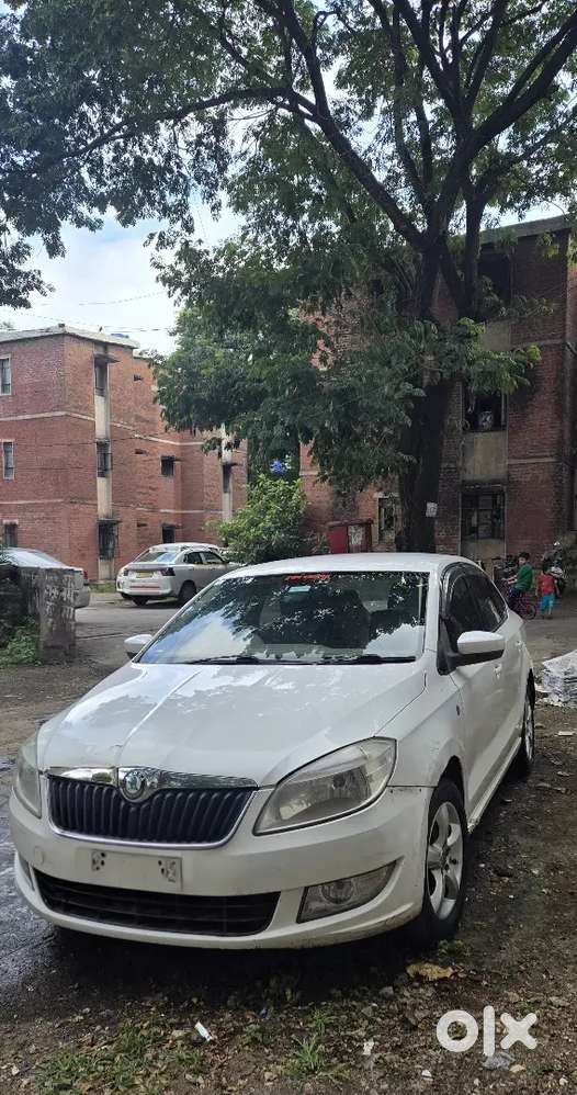 Skoda Rapid Elegance Plus 2012 Variant Diesel Manual