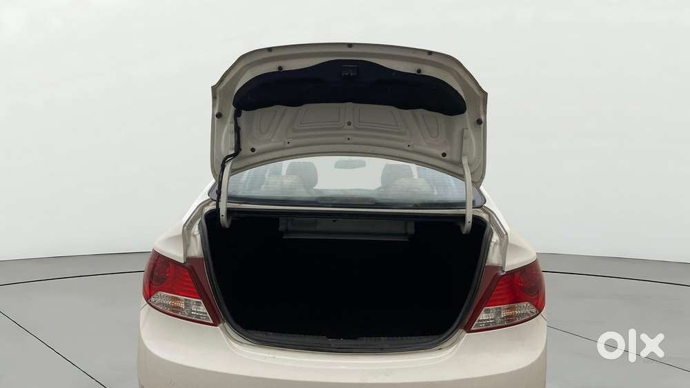 Hyundai Verna Fluidic 1.6 Vtvt Sx, 2014, Petrol