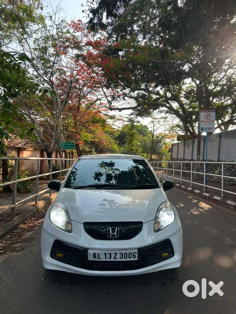 White Full Option V,a/c,power Steering,power Window And Alloy Wheels