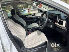 Mahindra Xuv700 Ax5 Petrol Auto 2024