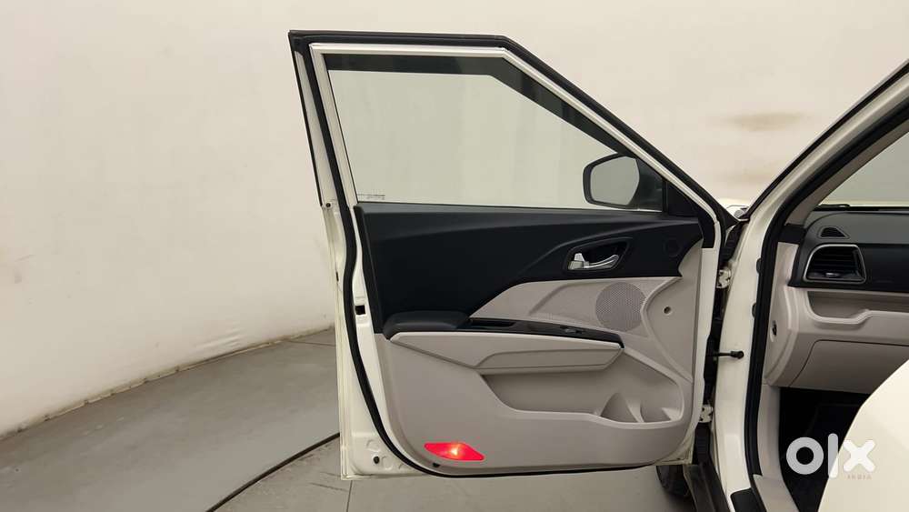 Mahindra Xuv300 W8 (o) 1.5 Diesel Amt, 2020, Diesel