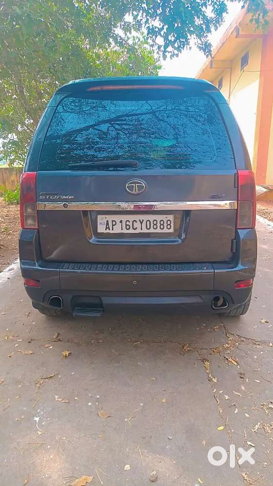 Tata Safari Storme 2015
