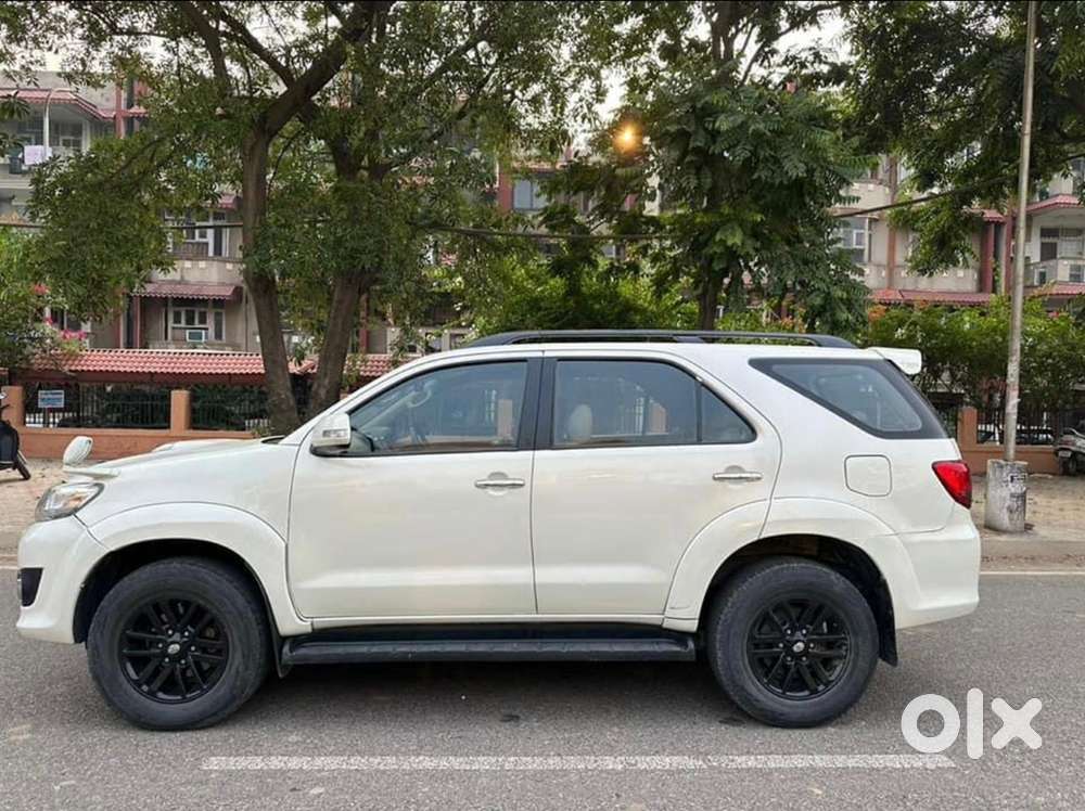 Toyota Fortuner Legender 2013 Diesel 120000 Km Driven
