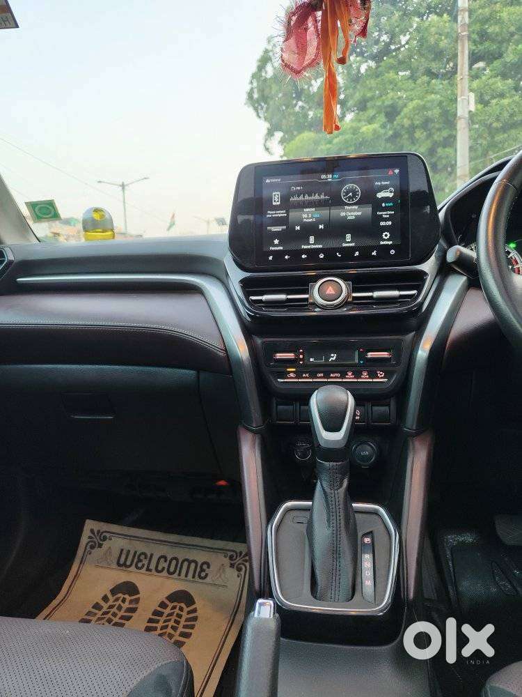 Maruti Suzuki Grand Vitara 1.5 Alpha Smart Hybrid At, 2022, Petrol