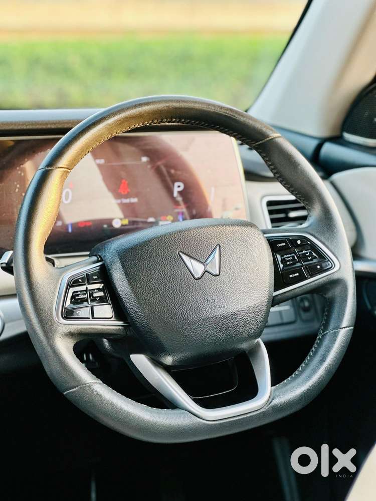 Mahindra Xuv700 2.0 Ax 7 Petrol At Luxury Pack Str, 2023, Petrol