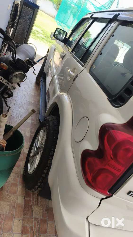 Mahindra Scorpio 2017 Diesel 79000 Km Driven Aal Good