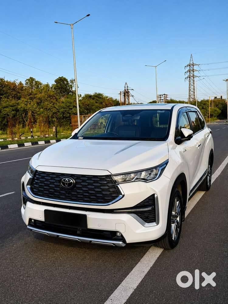 Toyota Innova Hycross Petrol 15000 Km Driven