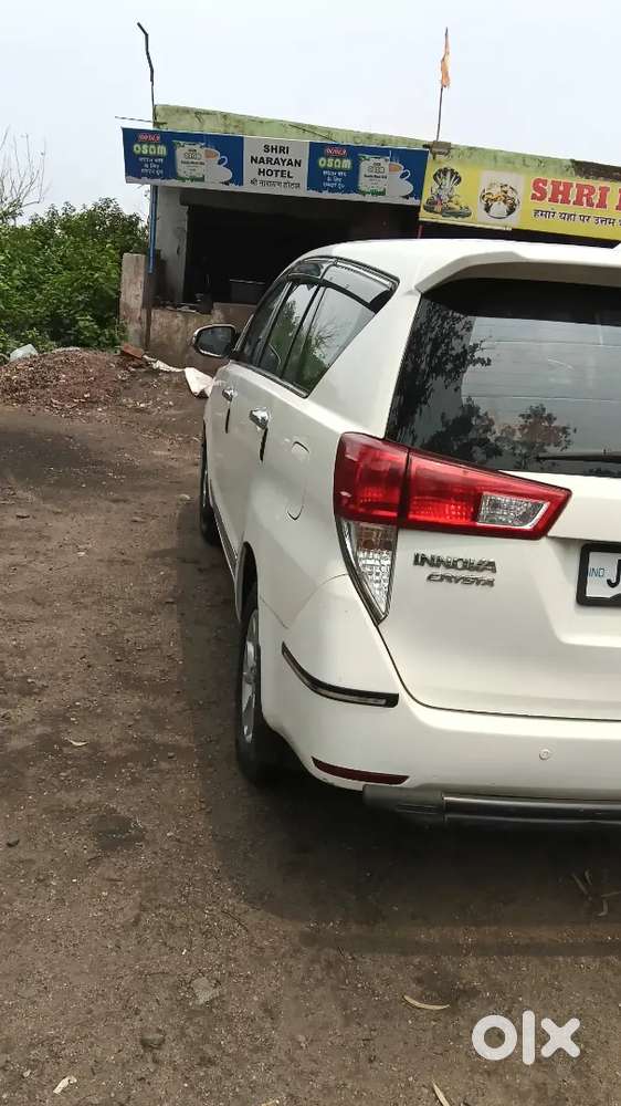 Toyota Innova Crysta 2017 Diesel 96000 Km Driven