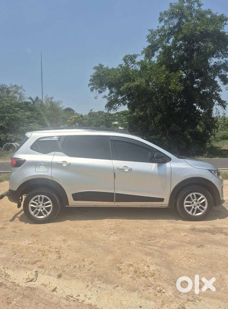 Renault Triber Rxt, 2022, Petrol