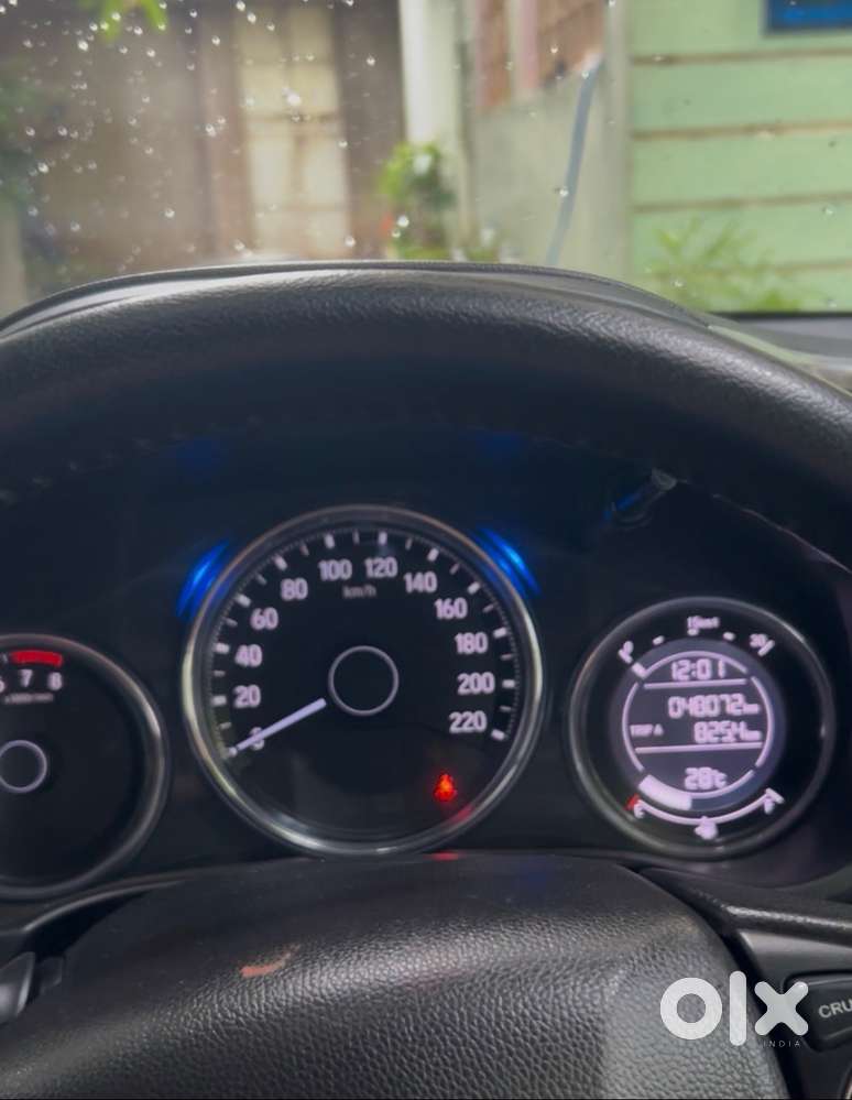 Well Maintained  With Service Records  With Sunroof New Tyre + New Spa