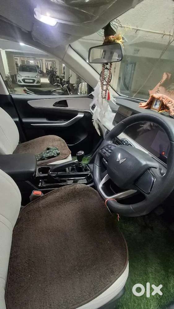 Mahindra Xuv700 Ax 3 2023